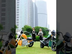 মিউজিক প্লেয়ার ও এলইডি হেডলাইট সহ ইলেকট্রিক মোটরসাইকেলে শিশুরা